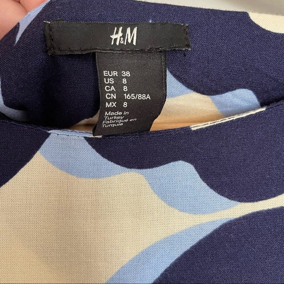 H&M floral boxy top blues cream floral wide sleeve size medium 8, fits like a 6 - Picture 3 of 5